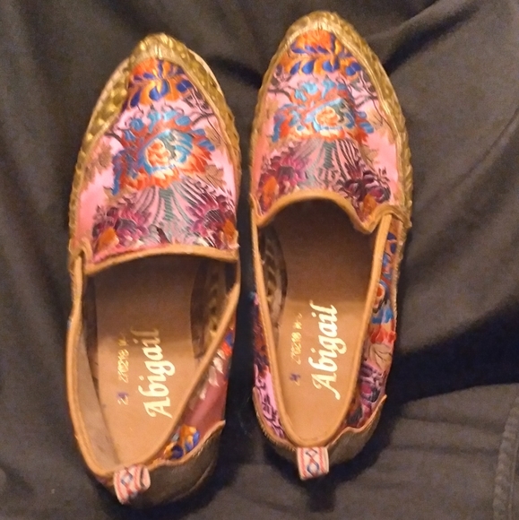 Shoes/Sandles - Picture 2 of 2